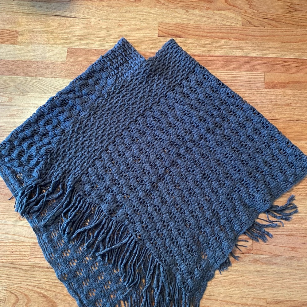 Poncho - Picture 3 of 6